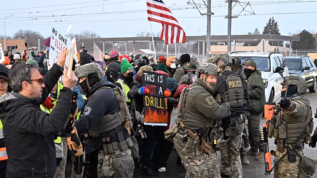 Minneapolis Yine Karıştı: ICE Operasyonunda Bir Yaralanma Daha Sokakları Savaş Alanına Çevirdi
