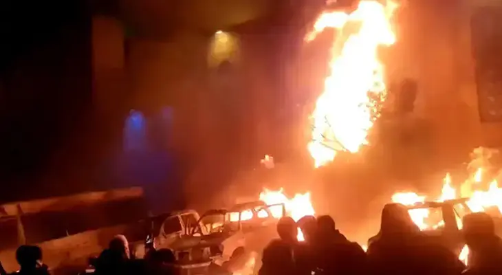 İran’da Olaylar Tırmanıyor: Cami ve Belediye Binası Ateşe Verildi
