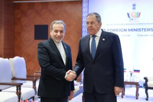 İran Dışişleri Bakanı Erakçi, Rus mevkidaşı Lavrov ile bir araya geldi