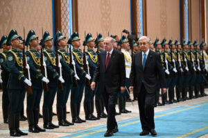 Cumhurbaşkanı Erdoğan, Kazakistan’da resmi törenle karşılandı