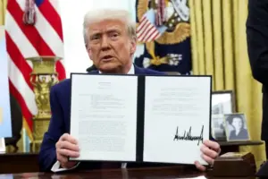 ABD’de Gümrük Vergisi Düğümü: Temyiz Mahkemesi Trump’ın Kararnamesini Yeniden Yürürlüğe Koydu