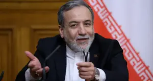 Arakçi’den Suudi Arabistan’a “Kardeşlik” Mesajı: “ABD’yi Kovma Zamanı Geldi”