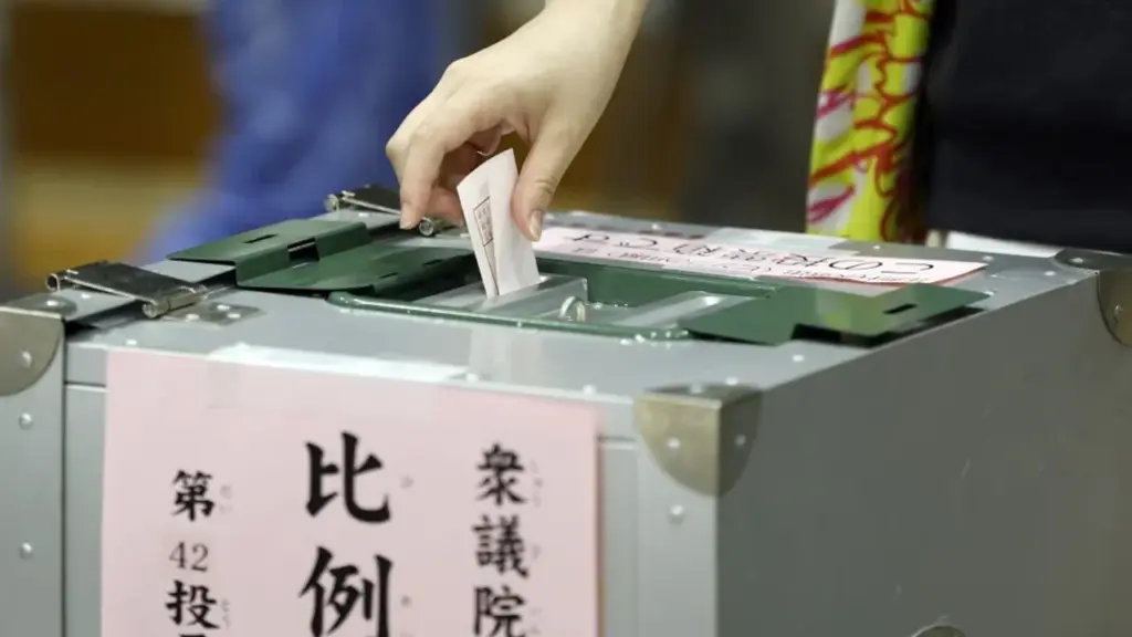 Japonya’da Takaichi’den Tarihi Zafer: