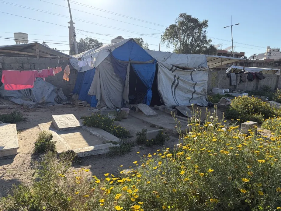 Hayatla Ölüm Arasında Bir Çadır: Gazzeli Halid ez-Zaanin’in Mezarlıktaki Yaşam Savaşı