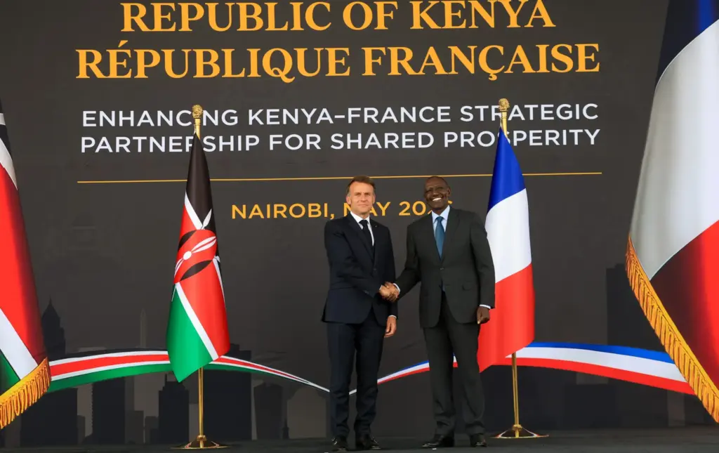 Macron ve Ruto Nairobi’de Bir Araya Geldi: “Africa Forward” Zirvesi Başlıyor