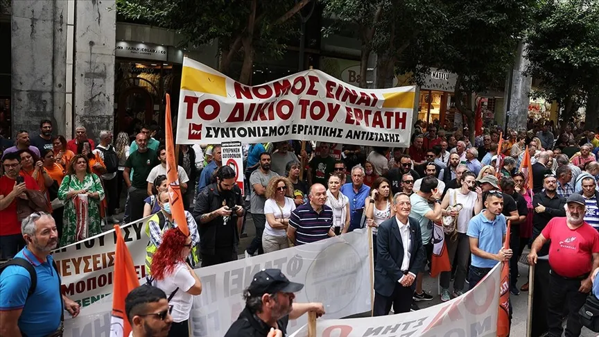 Yunanistan’da memurlar maaş artışı talebiyle 24 saatlik greve gitti