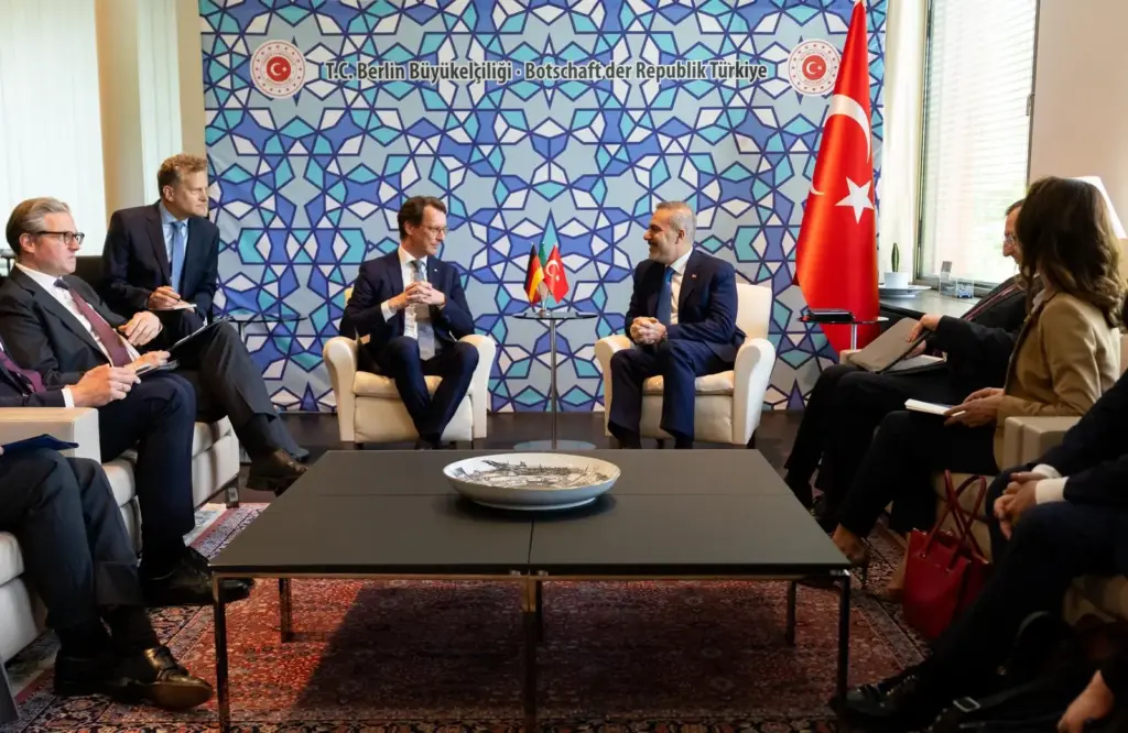 Bakan Fidan, Berlin’de Kuzey Ren-Vestfalya Eyaleti Başbakanı Wüst ile Bir Araya Geldi