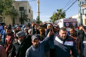 İsrail askerlerinin saldırısında hayatını kaybeden Filistinli çocuk son yolculuğuna uğurlandı