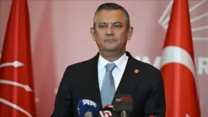 Özgür Özel, CHP Grup Başkanı seçildi