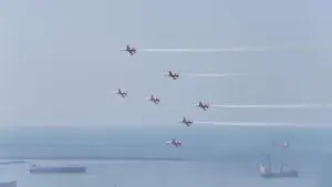 Türk Yıldızları ve SOLOTÜRK Samsun’da gösteri uçuşu yaptı
