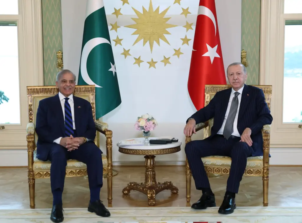 Cumhurbaşkanı Erdoğan, Pakistan Başbakanı Şahbaz Şerif’i resmi törenle karşıladı