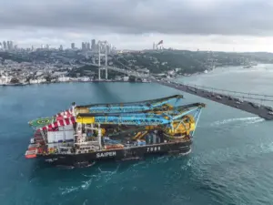 Dev Vinç Gemisi Saipem 7000 İstanbul Boğazı’ndan Geçti
