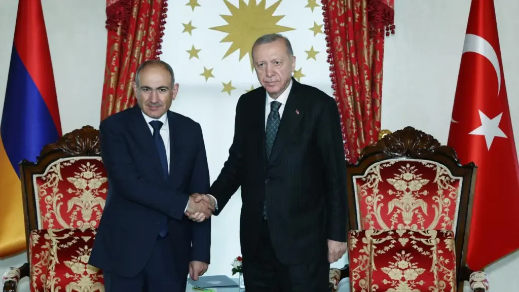 Ermenistan Başbakanı Paşinyan, Ermenistan-Türkiye demir yolunun “hızla” açılmasını umduğunu söyledi