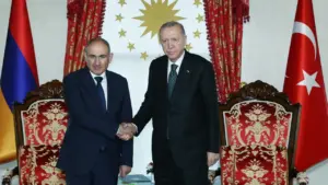 Ermenistan Başbakanı Paşinyan, Ermenistan-Türkiye demir yolunun “hızla” açılmasını umduğunu söyledi