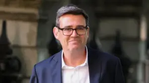 İngiltere’nin yeni Başbakanı Andy Burnham oldu
