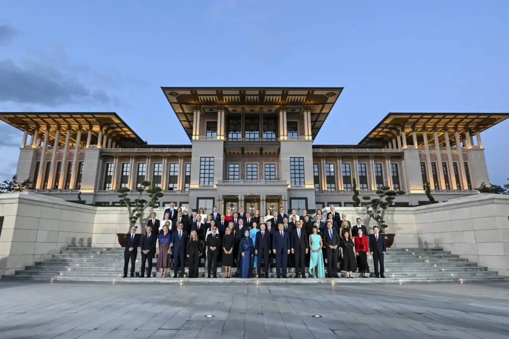Liderler Külliye’de Aile Fotoğrafı Çektirdi