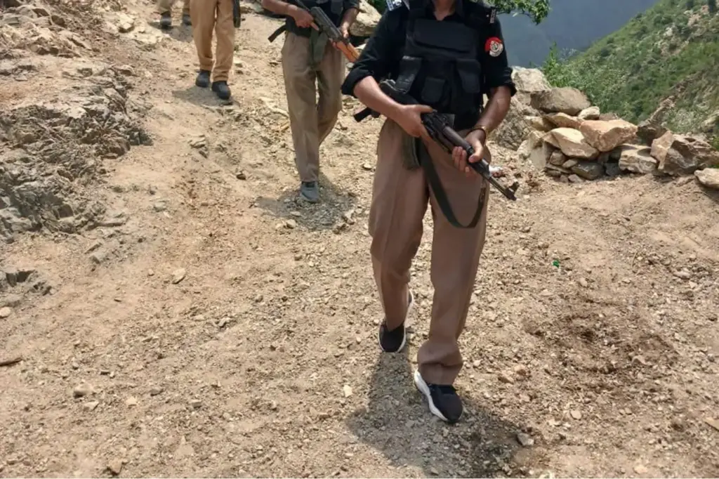 Pakistan’da polis kontrol noktasına saldırıda 9 polis öldü, 28 polis yaralandı