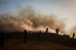Yunanistan’ın Girit Adası’ndaki orman yangınları devam ediyor