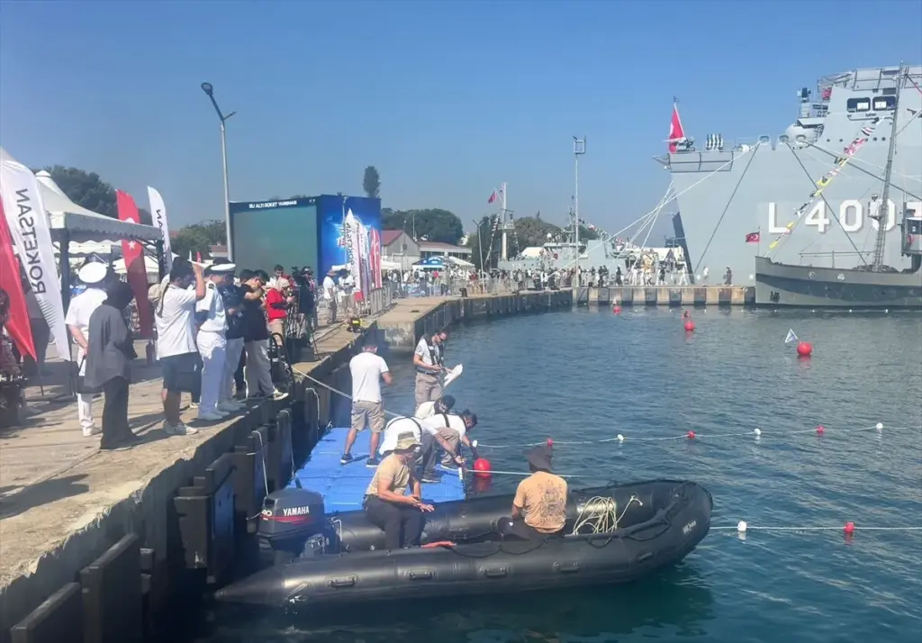 TEKNOFEST Mavi Vatan’da atölyeye katılan çocuklar su roketi tasarladı