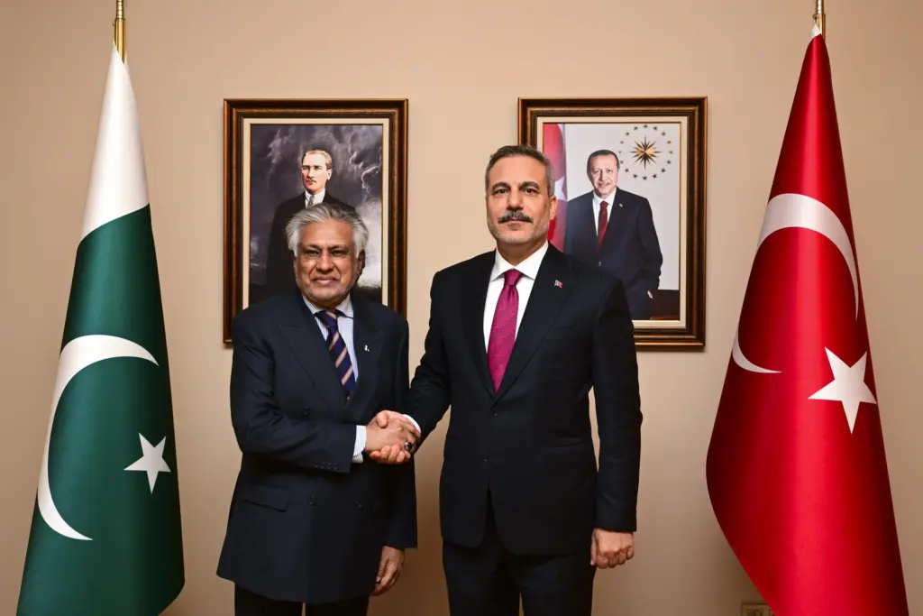 Bakan Fidan, Pakistanlı mevkidaşı Dar ile İstanbul’da görüştü