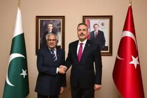Bakan Fidan, Pakistanlı mevkidaşı Dar ile İstanbul’da görüştü