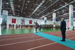 Bordo Berelilerde Mezuniyet Gururu: Bakan Güler ve Komuta Kademesi Rozetlerini Taktı