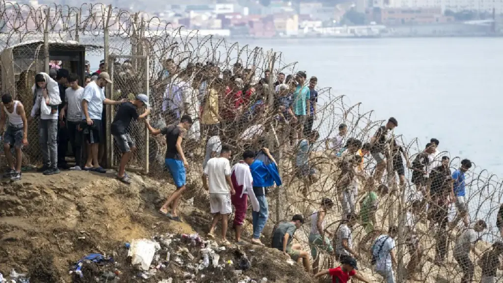 İspanya, Sebte’deki 500 Düzensiz Göçmen Çocuğu Ana Karaya Alacak