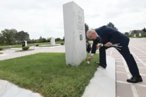 Milli Savunma Bakanı Güler, Devlet Büyükleri Anıt Mezarlığı’nı ziyaret etti