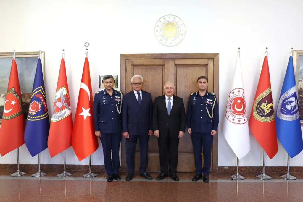 Milli Savunma Bakanı Güler, Pakistan’ın Ankara Büyükelçisi Cüneyd’i kabul etti
