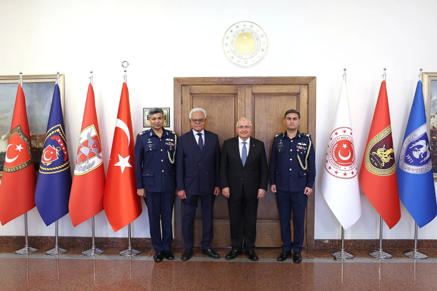 Milli Savunma Bakanı Güler, Pakistan’ın Ankara Büyükelçisi Cüneyd’i kabul etti