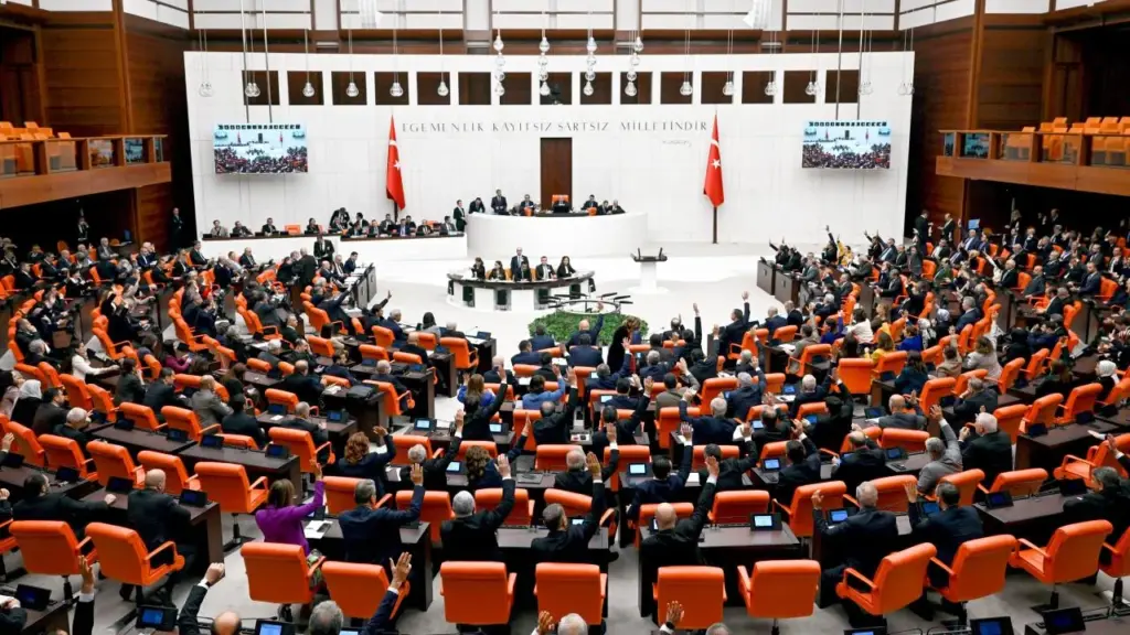 Terörsüz Türkiye teklifi “rekor” oyla yasalaştı, TBMM Genel Kurulu tatile girdi