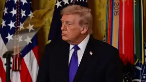 Trump, İran’ı müzakereler konusunda “ikiyüzlü” davranmakla suçladı