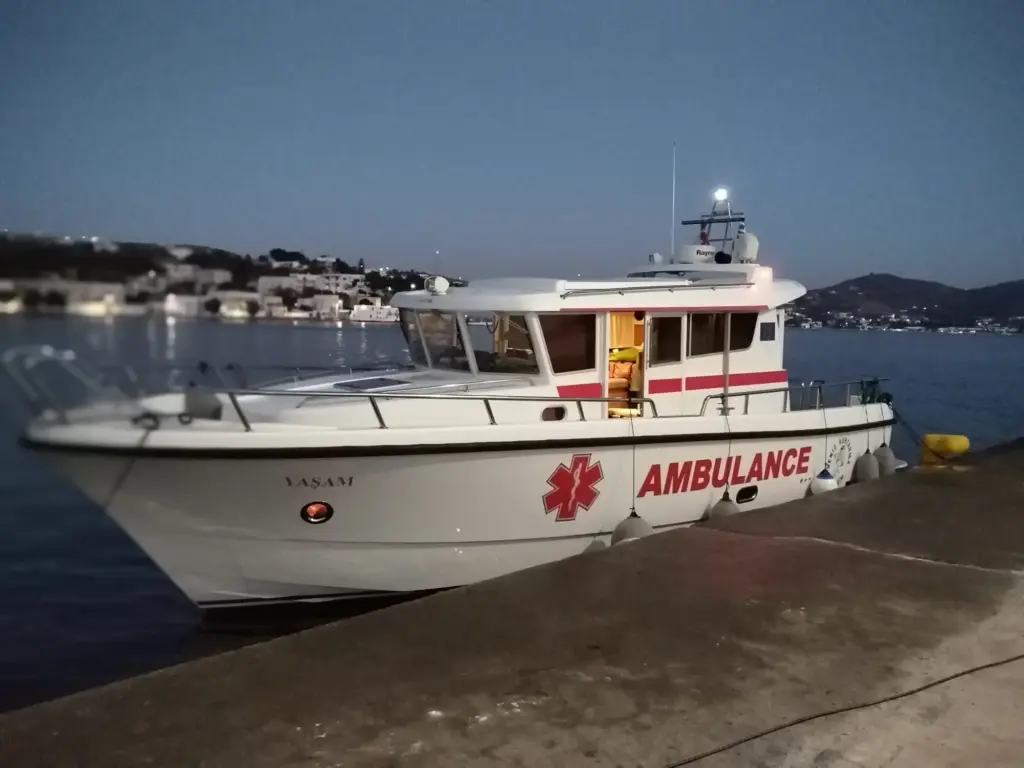 Yunanistan’da rahatsızlanan Türk çocuk deniz ambulansıyla Bodrum’daki hastaneye ulaştırıldı