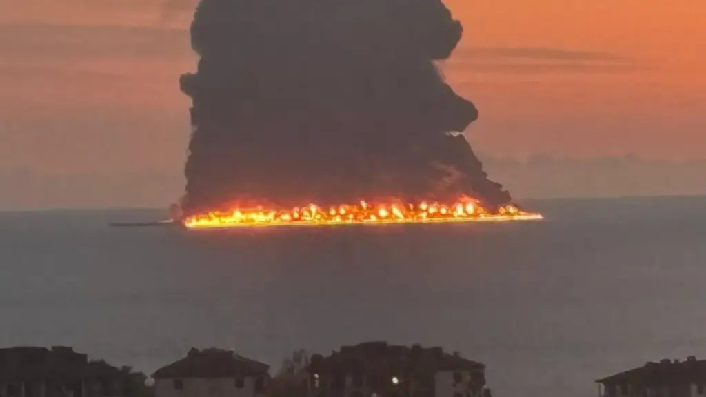 Rusya’nın Karadeniz açıklarında tankerde yangın çıktı