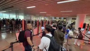 AB, havalimanlarında uygulanan Giriş/Çıkış Sistemi’ndeki aksaklıklardan üye ülkeleri sorumlu tuttu